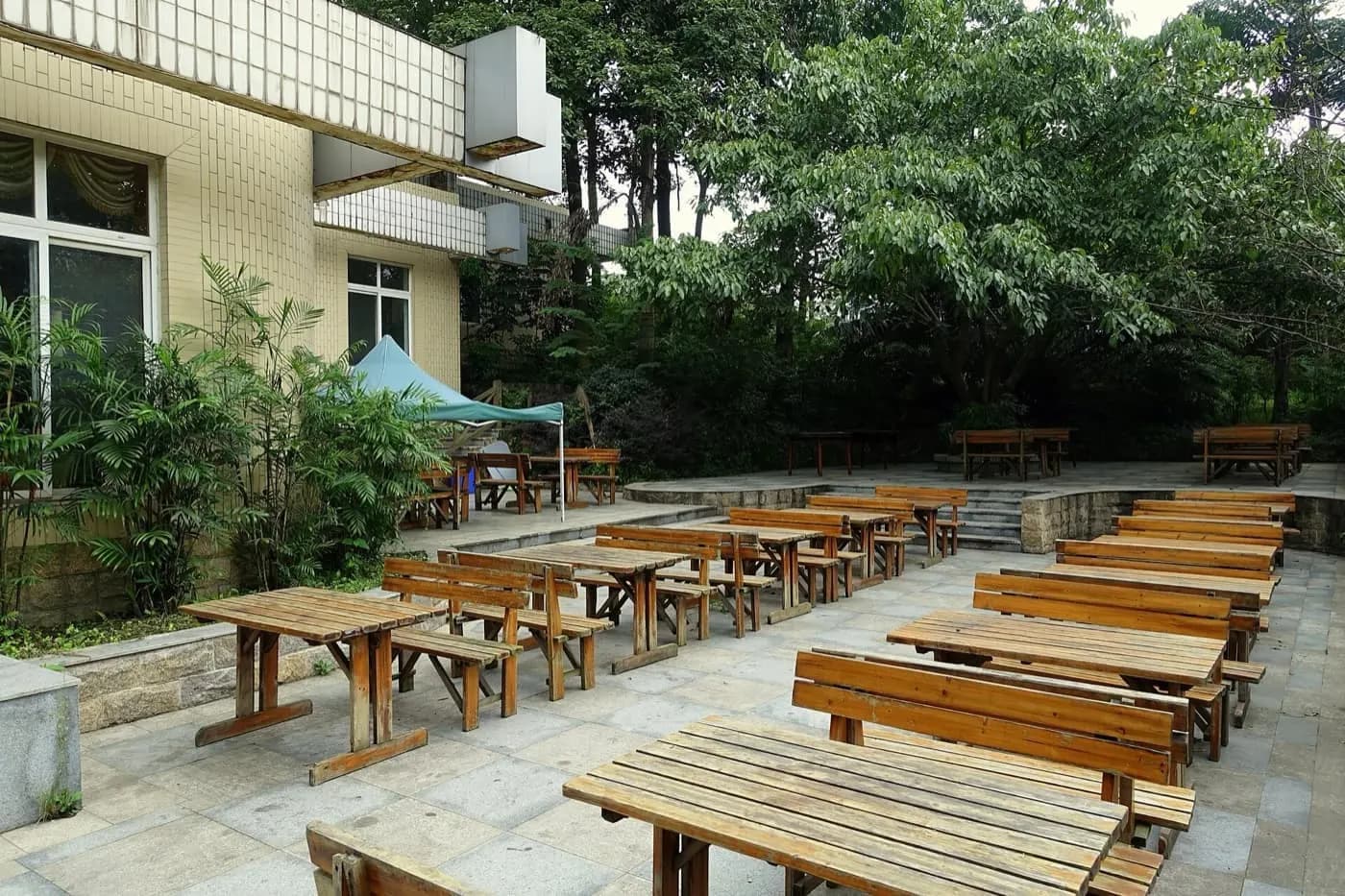 A traditional Chengdu teahouse where local food and daily life come together