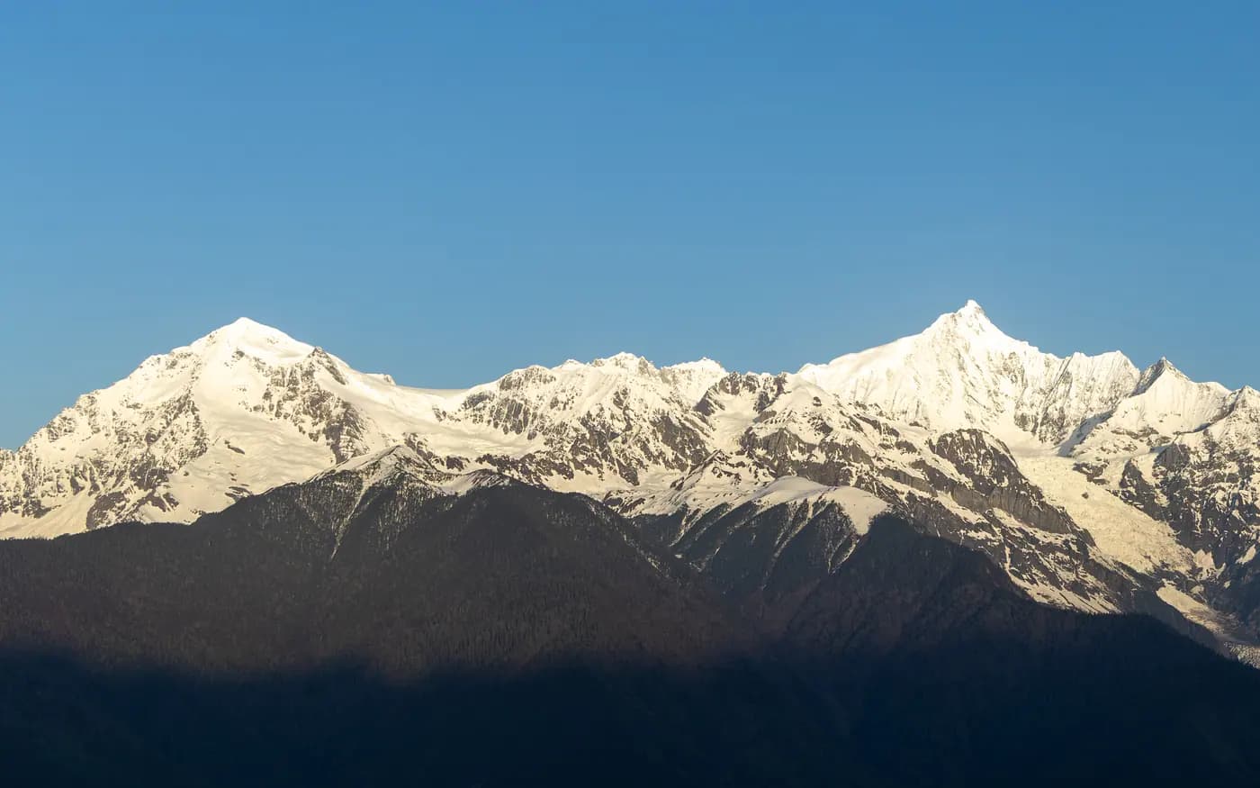 Meili Snow Mountain in Yunnan for a scenic China journey
