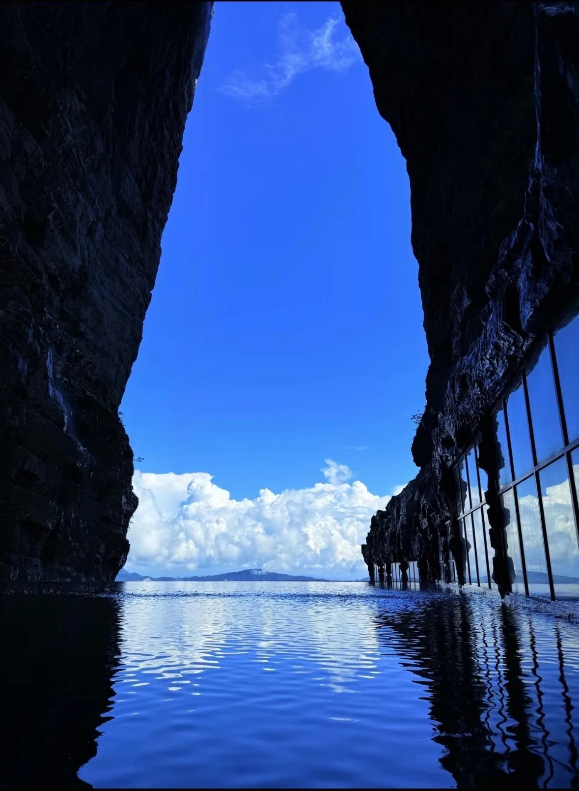Tianmen Cave and its long stairway in Zhangjiajie