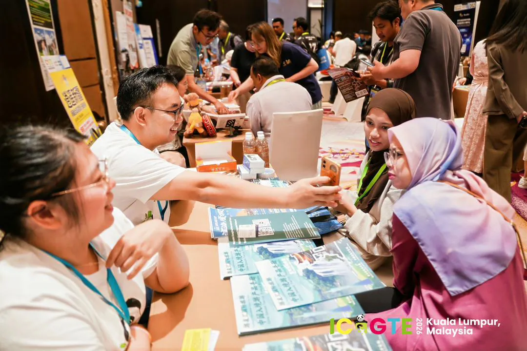 A discussion about Muslim-friendly private China travel in Malaysia